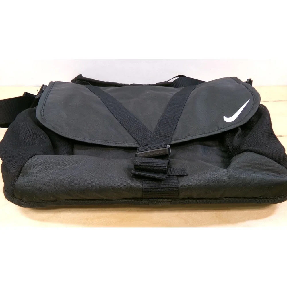 Nike Sportswear Essentials Shoulder Messenger Bag Laptop Tote‎ Black DB0498-010